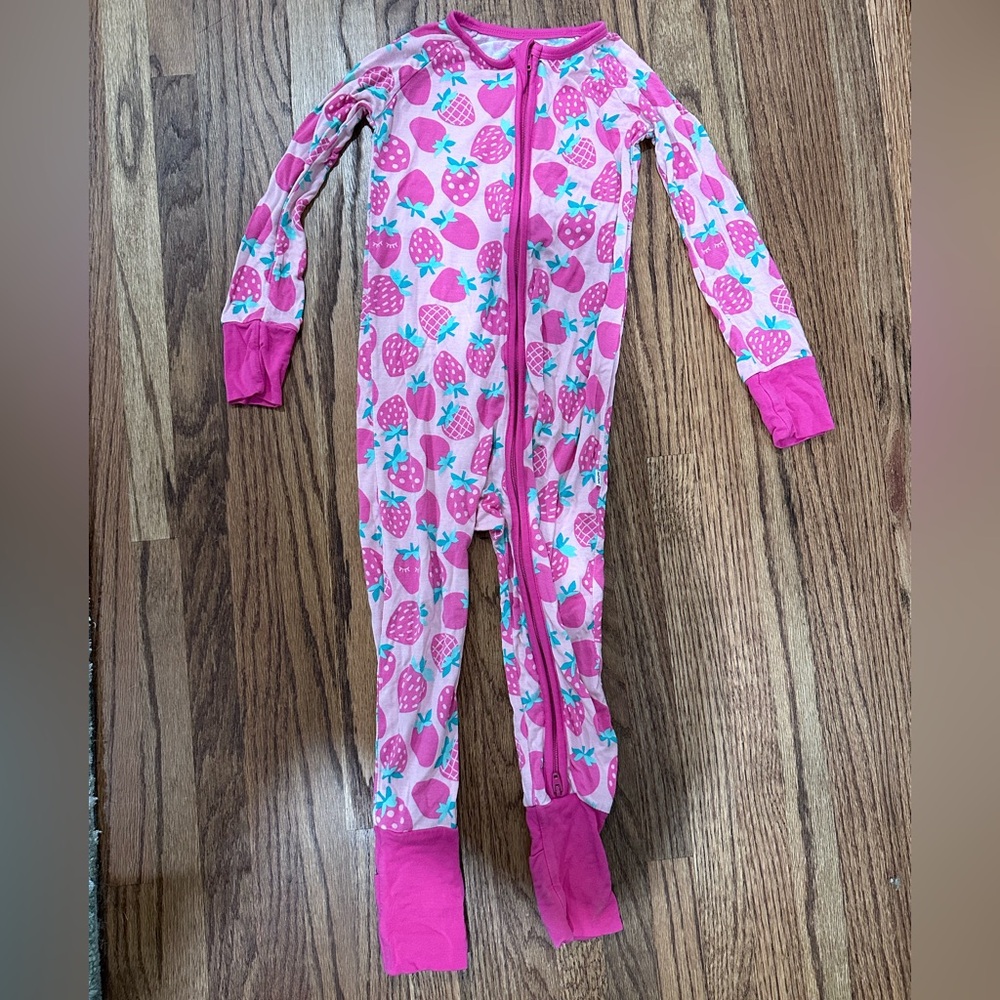 Little Sleepies Sweet Strawberries 18-24 month zippy. In perfect condition